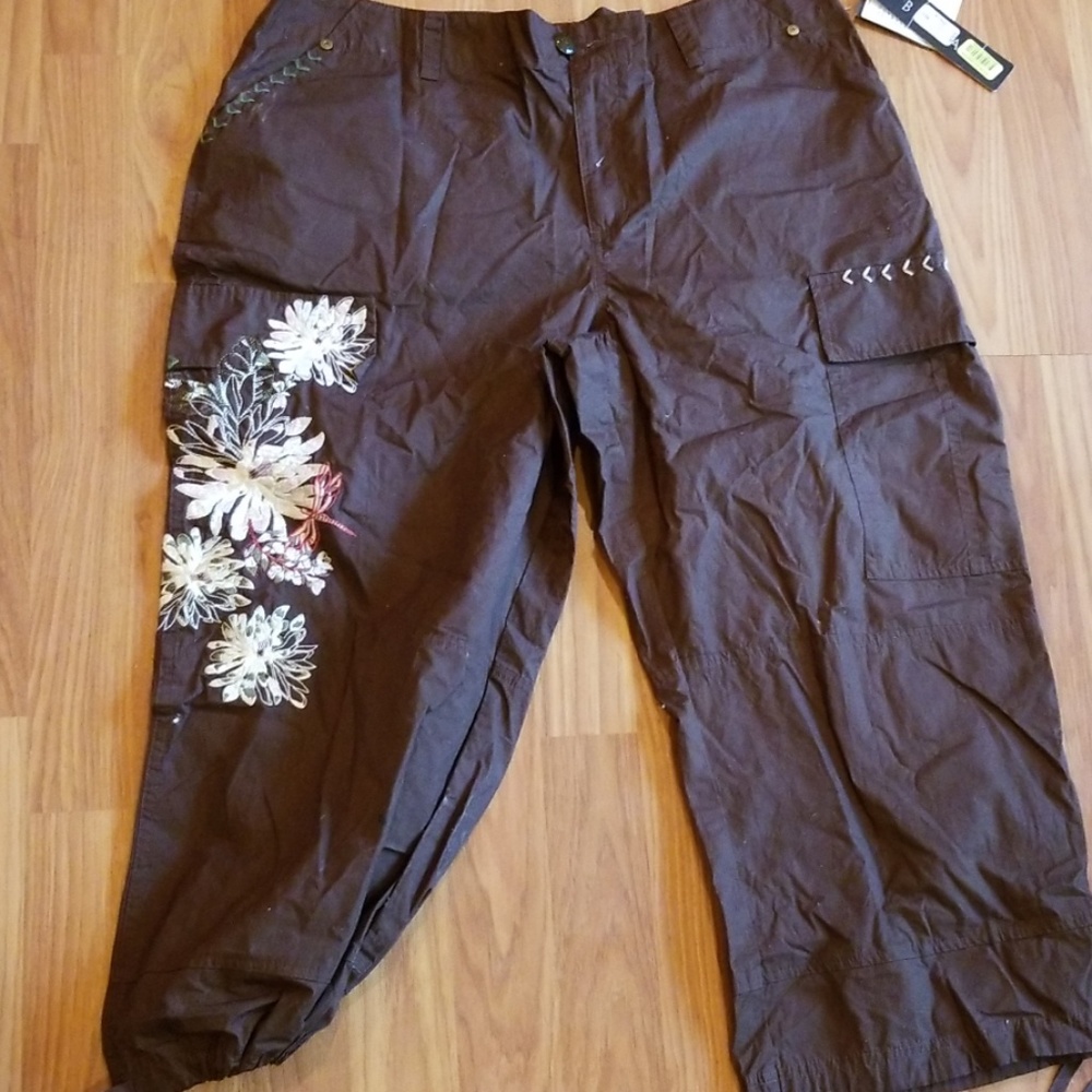 Embroidered Capris
